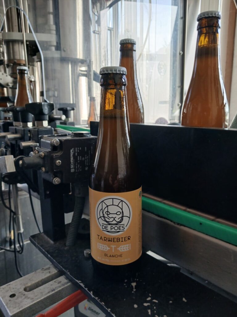 De Poes Tarwebier Blanche, een nieuw Belgisch tarwebier geïnspireerd op Duitse Weizen en traditioneel witbier.